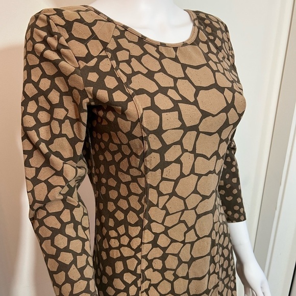 WILFRED | Giraffe Print Body Con Mini Dress with Light Shoulder Pads - Picture 3 of 6